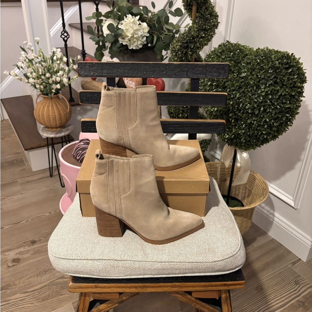 Women's Marc Fisher Suede Tan Ankle Boots - Size 8 Slightly used Worn 3 times